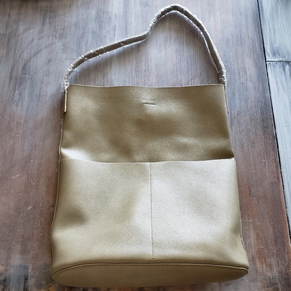 Brand NEW shoulder and laptop bag.
